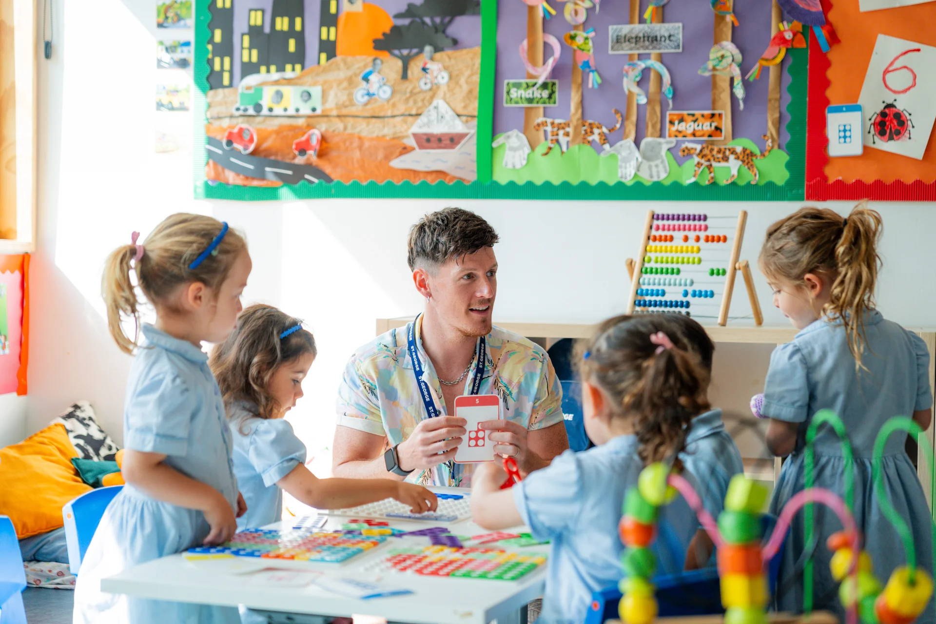 Solicita información